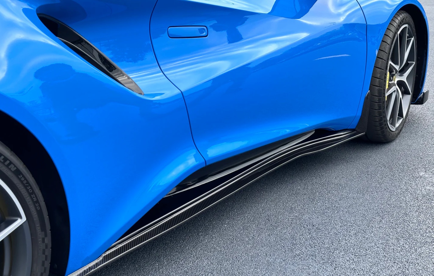 Carbon Side Skirts Emira