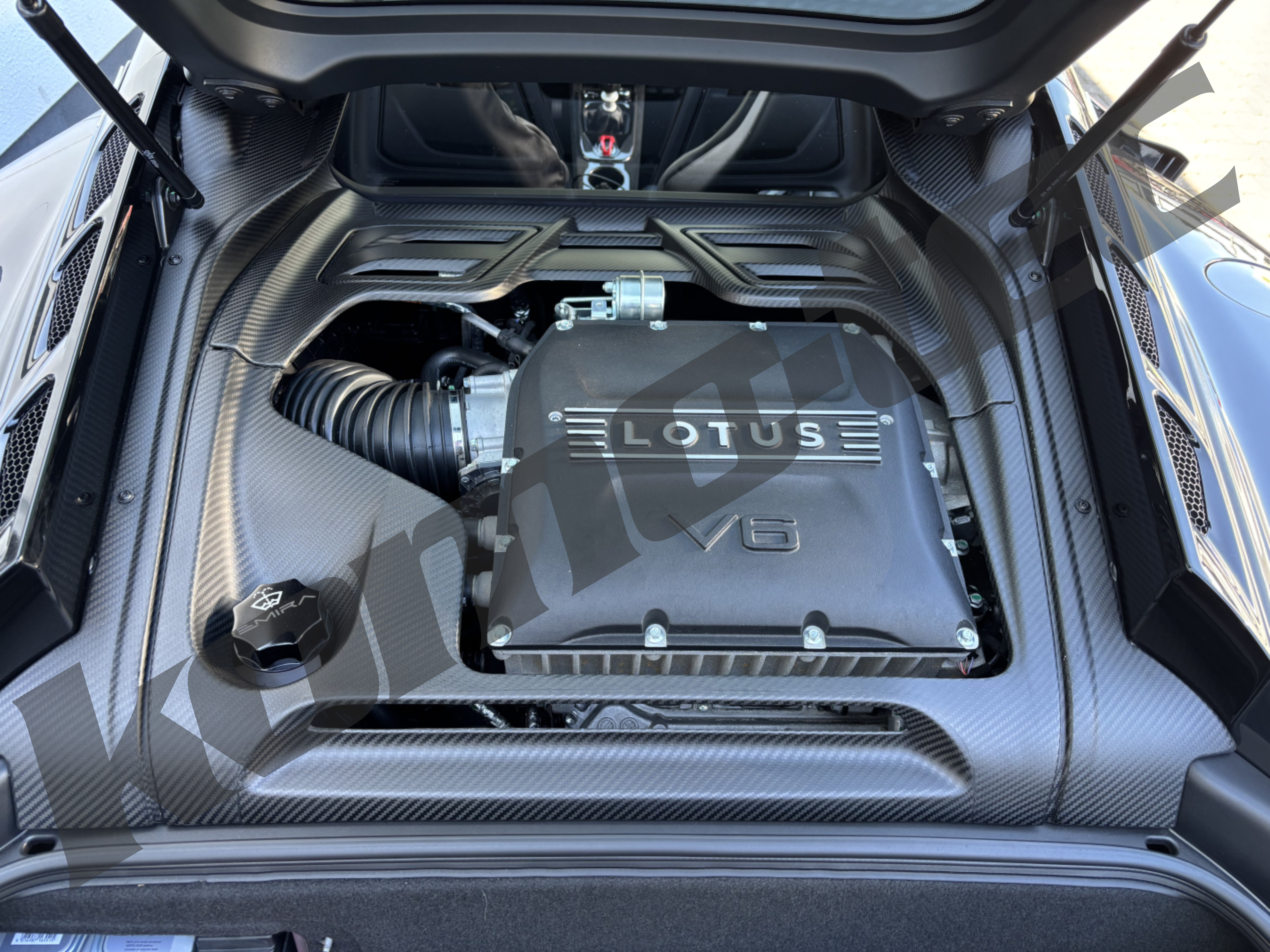 Carbon Motorraumabdeckung Emira V6