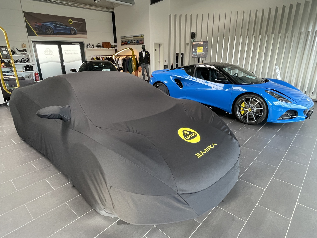 Lotus Indoor Dustcover Emira